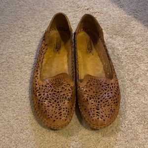 Pikolinos flats/loafers size 37 (US size 7) in Brandy